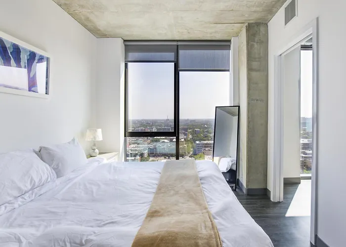 2br Designer Loft Modern Luxe In Center *