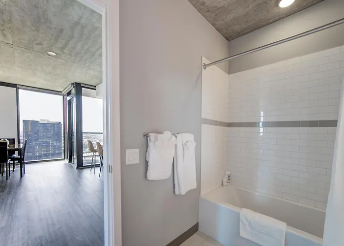 Appartamento 2br Designer Loft Modern Luxe In Center